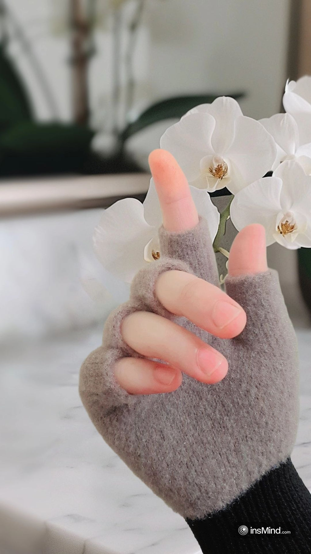 Half Finger Gloves for Girls, Plush Fingerless Gloves in Multicolor