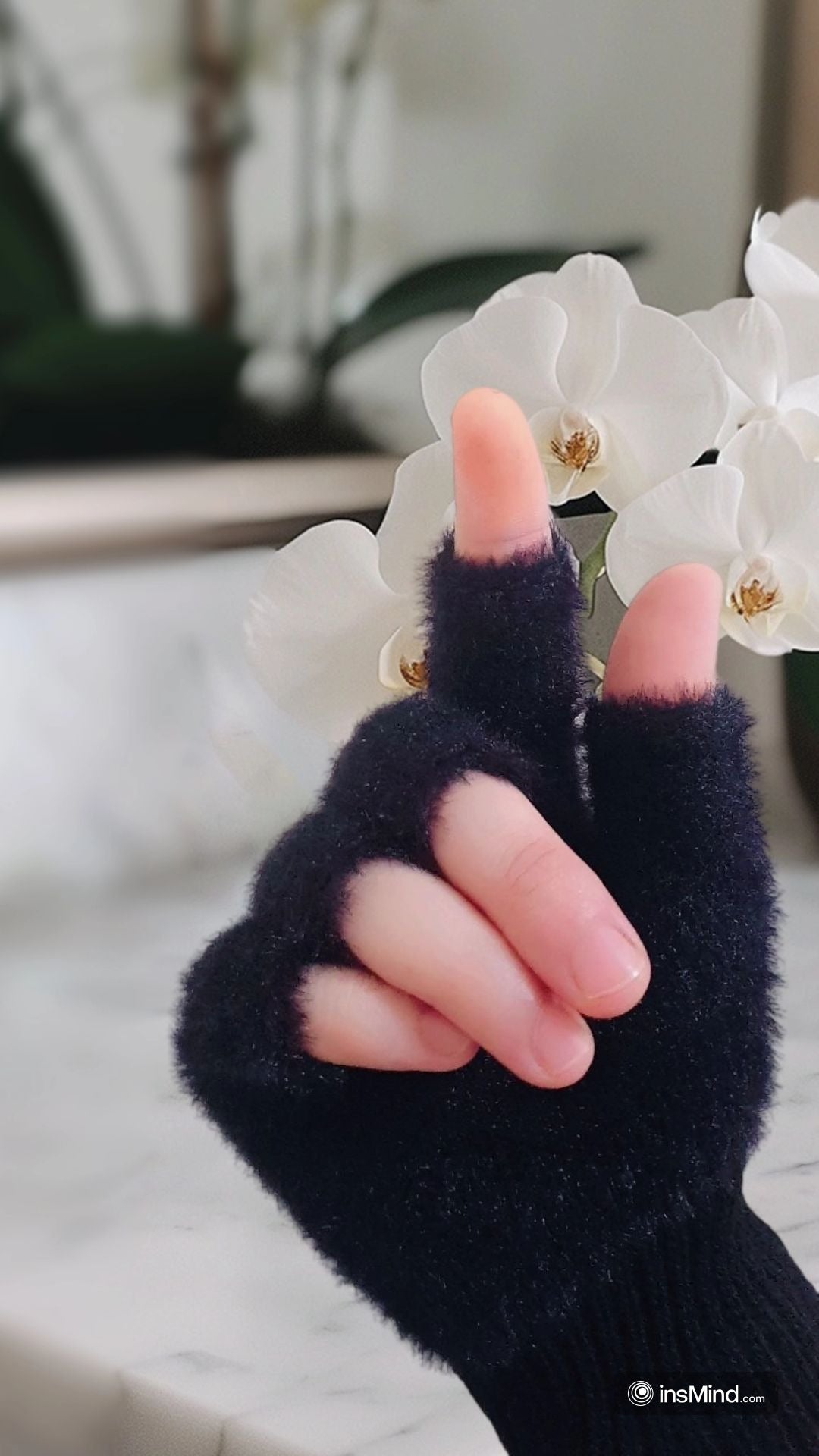 Half Finger Gloves for Girls, Plush Fingerless Gloves in Multicolor