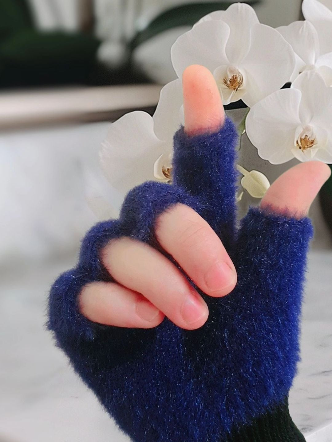 Half Finger Gloves for Girls, Plush Fingerless Gloves in Multicolor